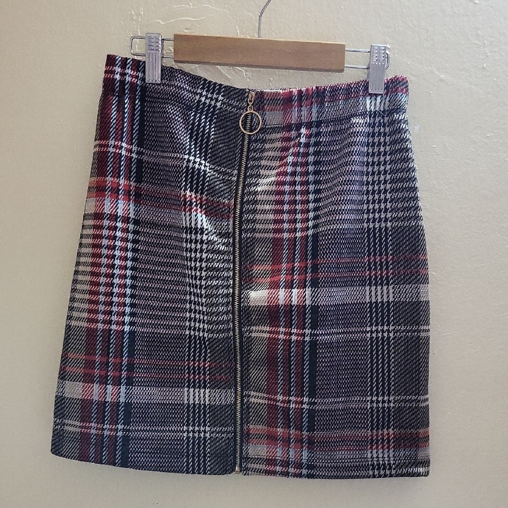 NWOT Red And Black Plaid Zippered Skirt